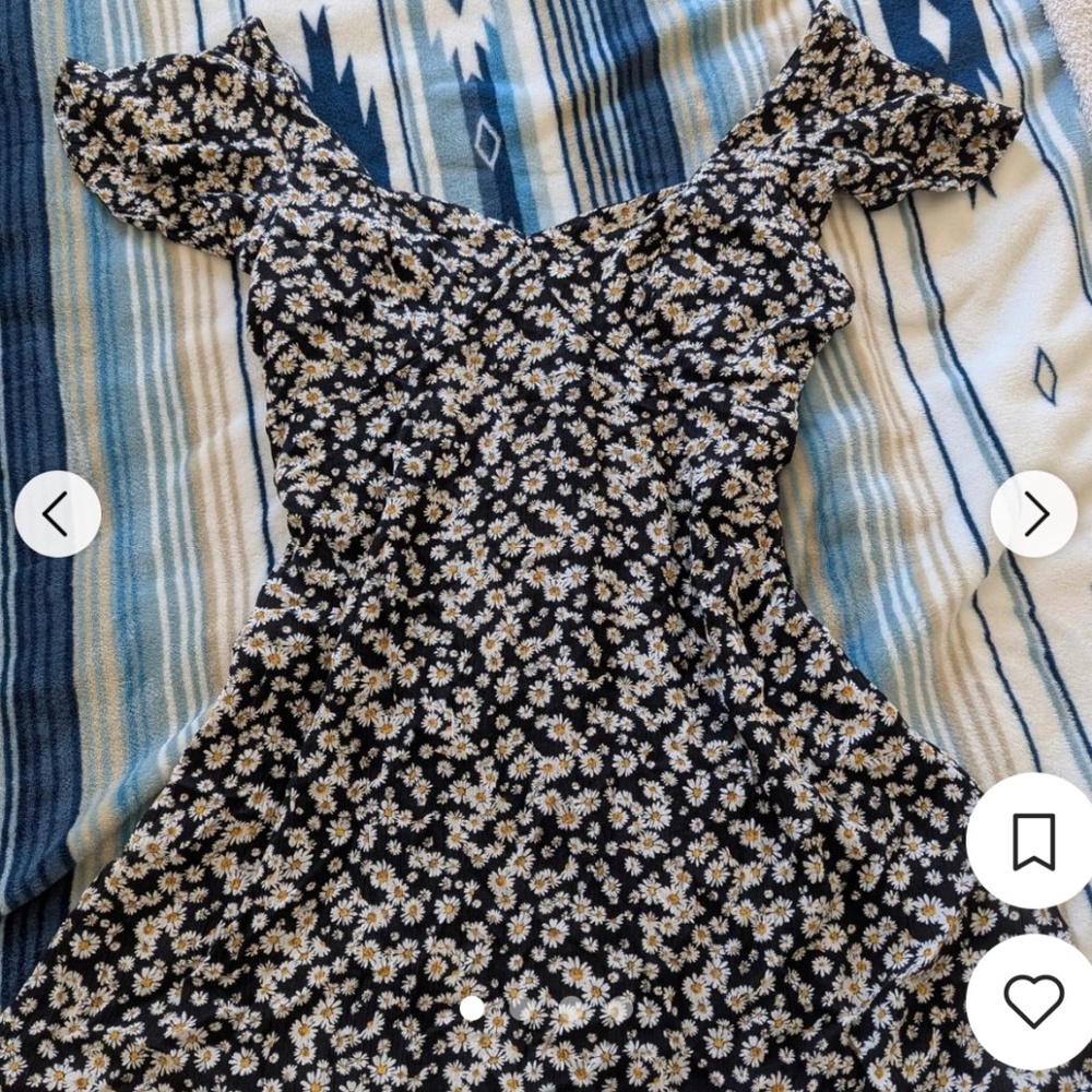 Hurley daisy pattern dress with smocking